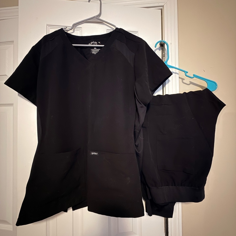 SPIRIT Black Scrub Top and JOGGERS Set SIZE XXL. Really good condition. The only